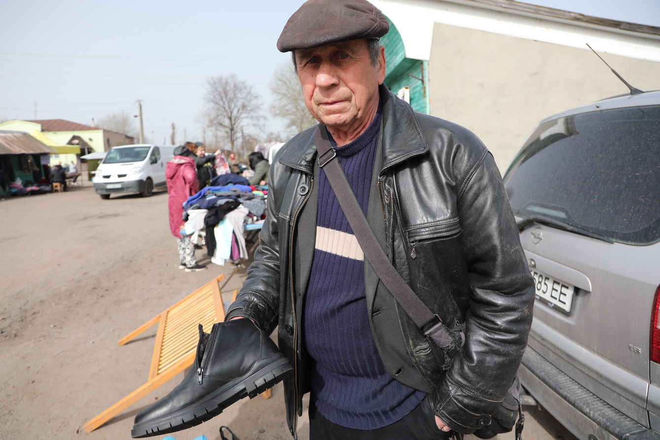 76856875685856543571