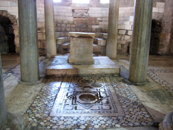 У церкві святого Миколая