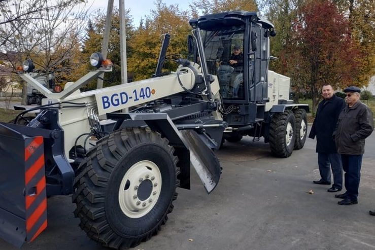 Автогрейдер у Городні