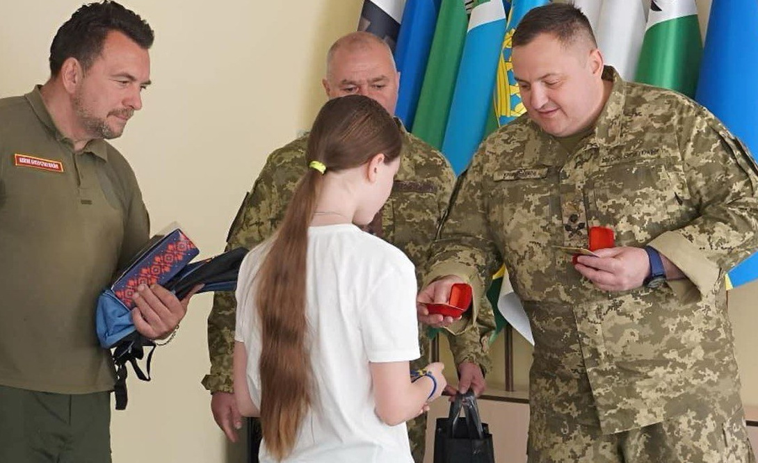 3456457589454575686757