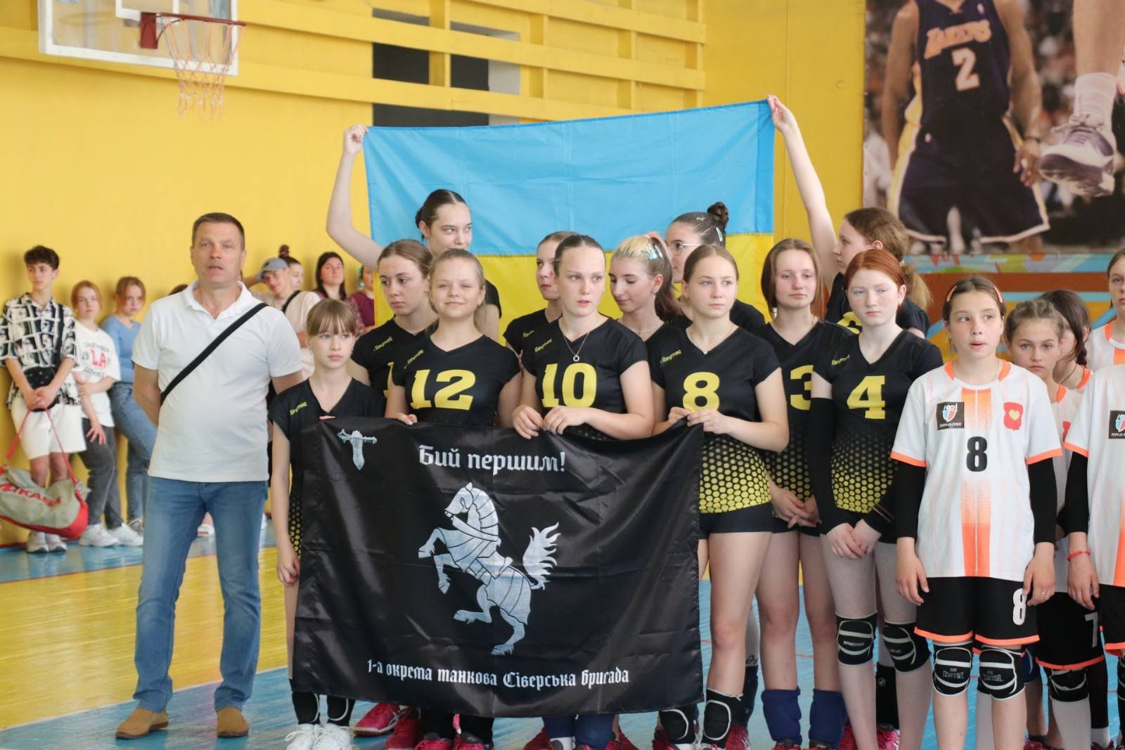 567655437767676745663