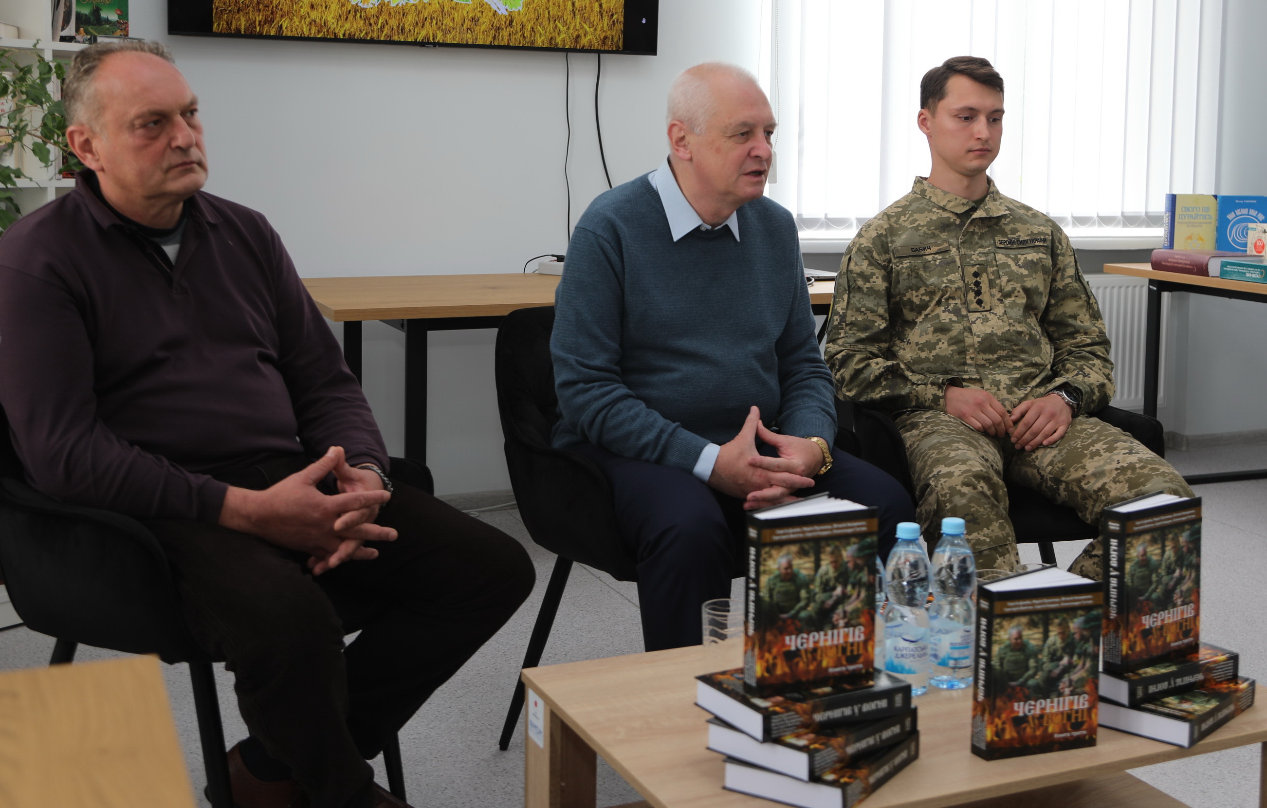 Сергій Дзюба в центрі Валентин Буряченко та Олександр Бабич