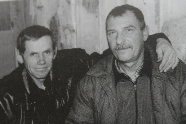 Іван Трухан (праворуч) з нашим другом дитинства Колькою - на жаль, уже покійним