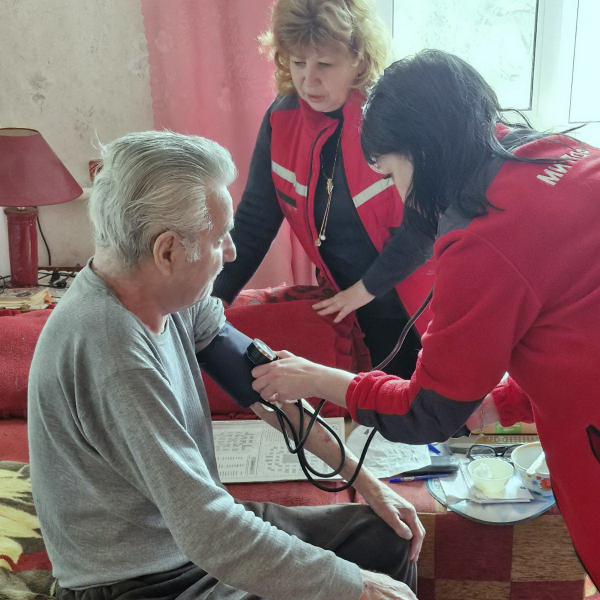 Медичні виїзди по громаді - це звична практика Червоного Хреста