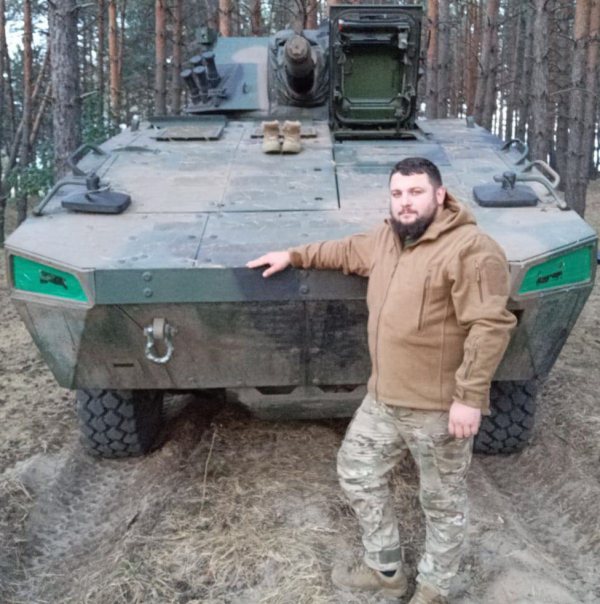 Біля самохідного міномету РАК польського виробництва