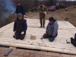 Відновили дерев’яний міст у Смячі