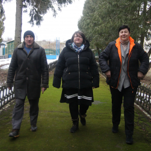 Сергій Грузд, Алла Редька та Оксана Галай. Зеленою доріжкою власного дендропарку