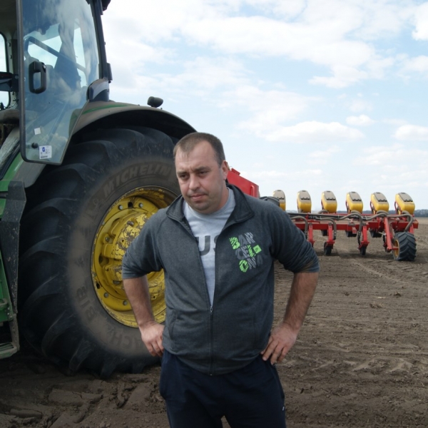 Механізатор Сергій Долгов