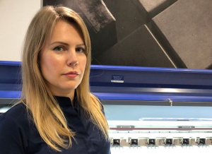 Відкрила бізнес з друку картин