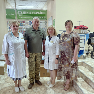 Сергій Наєв із Тетяною Лебедєвою та працівниками лікарні