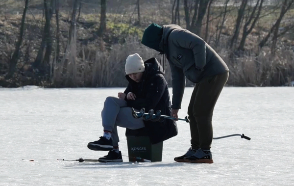 Попри ризик для життя, вони виходять на крихкий лід