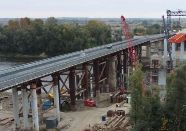Міст перекрили до травня