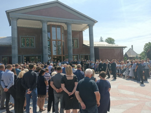 Тисячі людей прийшли провести в останню путь Леоніда Яковишина