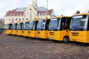 Громади Чернігівщини отримали нові шкільні автобуси