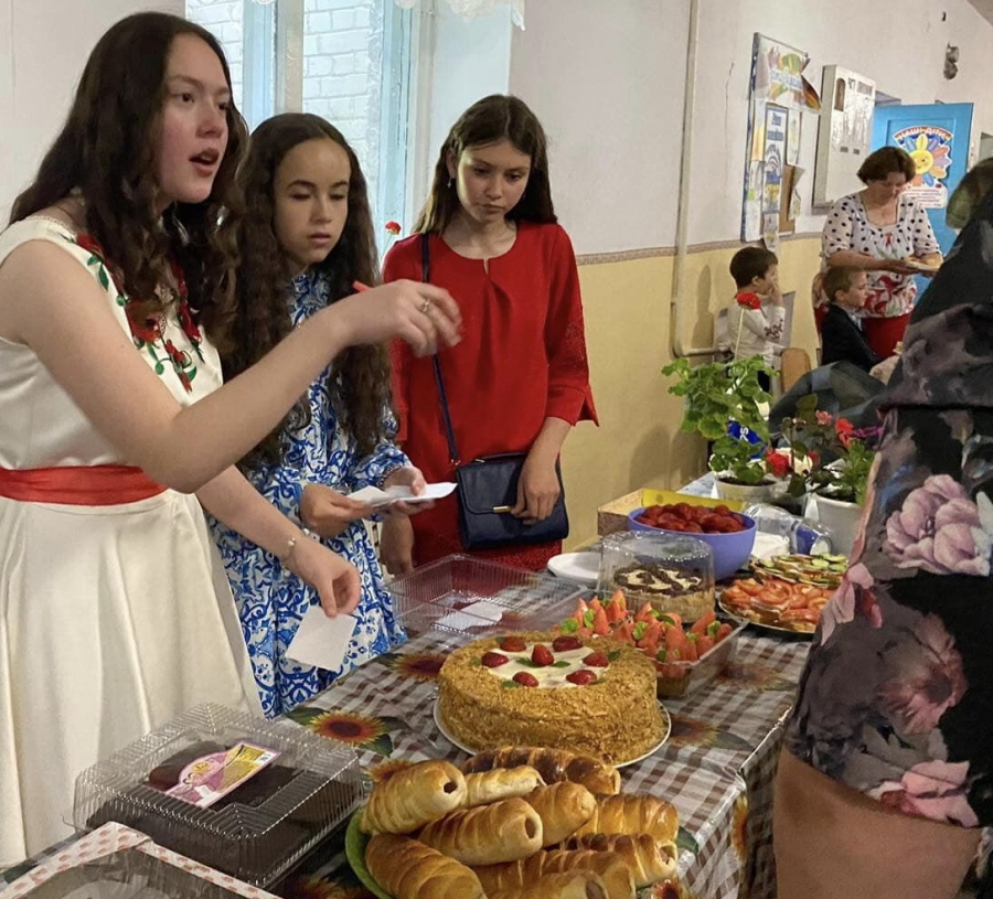 Великоустівська школа зібрала майже 18000 для ЗСУ