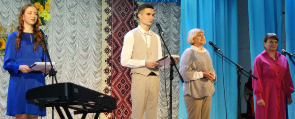 Ведучі та представники міської ради