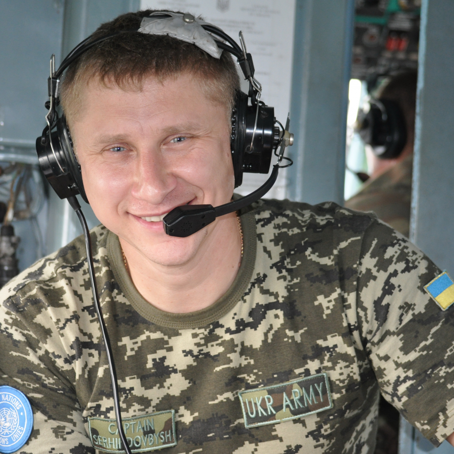 Під час служби бортовим авіаційним перекладачем в Африці, десь над горами ДР Конго