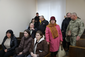 Люди прийшли підтримати Захисника