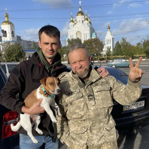 Станіслав Шевельов з хазяїном Патрона Михайлом Ільєвим - начальником піротехнічної служби ДСНС Чернігівщини