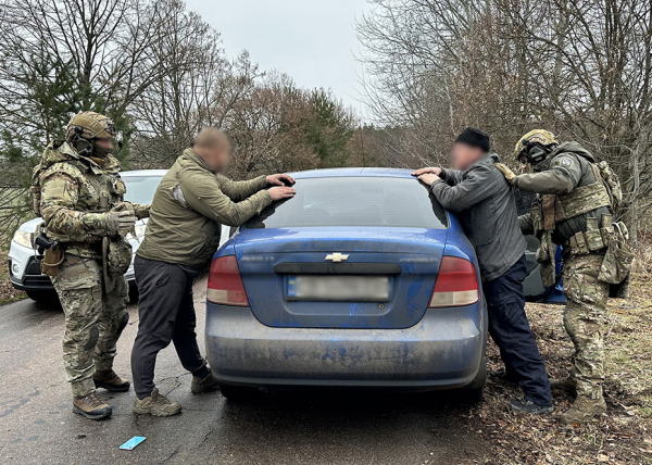 Затримали злочинне угруповання торгівців зброєю