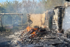 Росіяни атакували дроном селянина із сіном, знищивши трактор із причепами